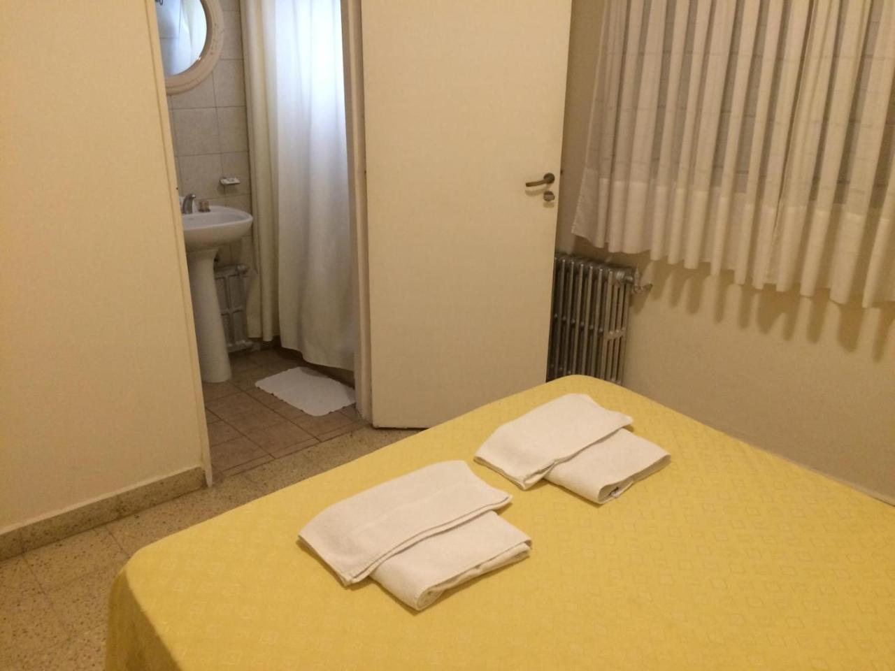 Hotel Pico General Pico Buitenkant foto