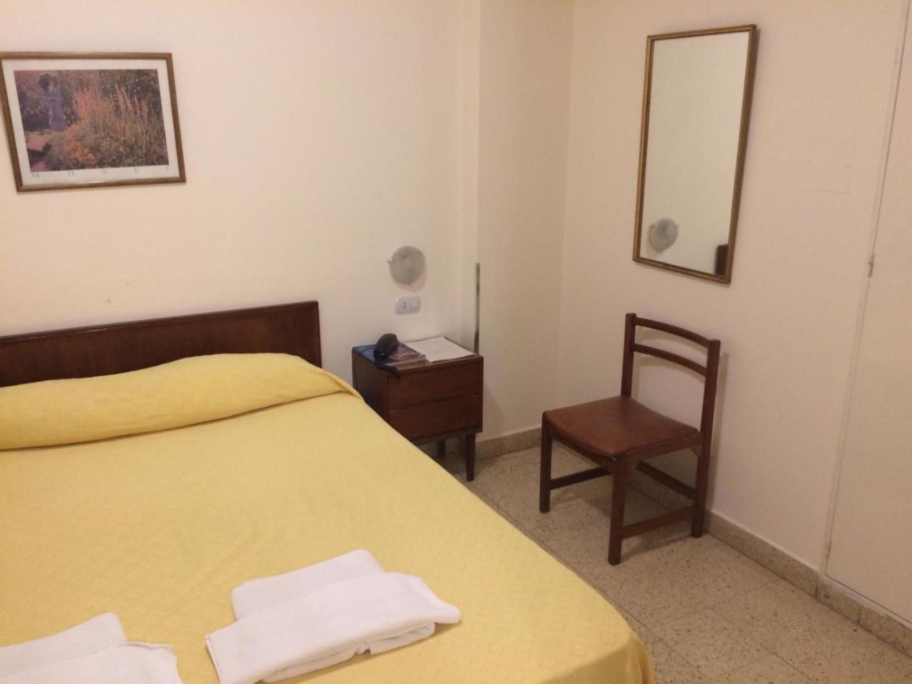 Hotel Pico General Pico Buitenkant foto