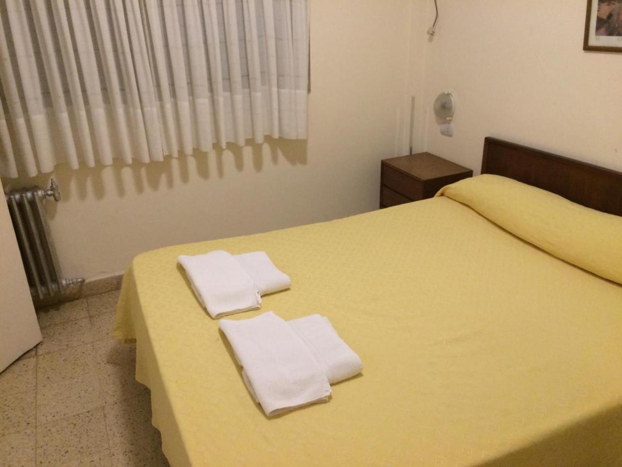 Hotel Pico General Pico Buitenkant foto